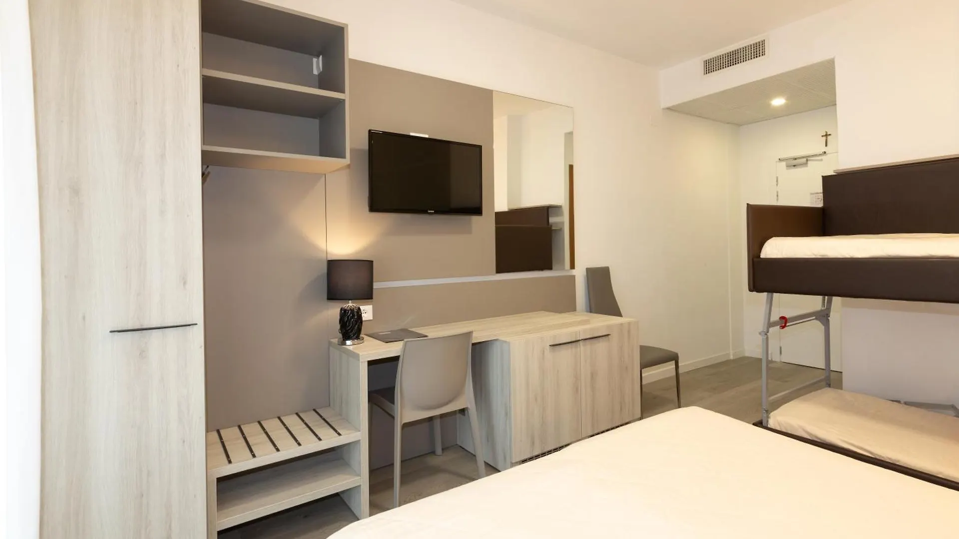 Hotel & Aparthotel Carinthia S Lido di Jesolo 3*,  Itália