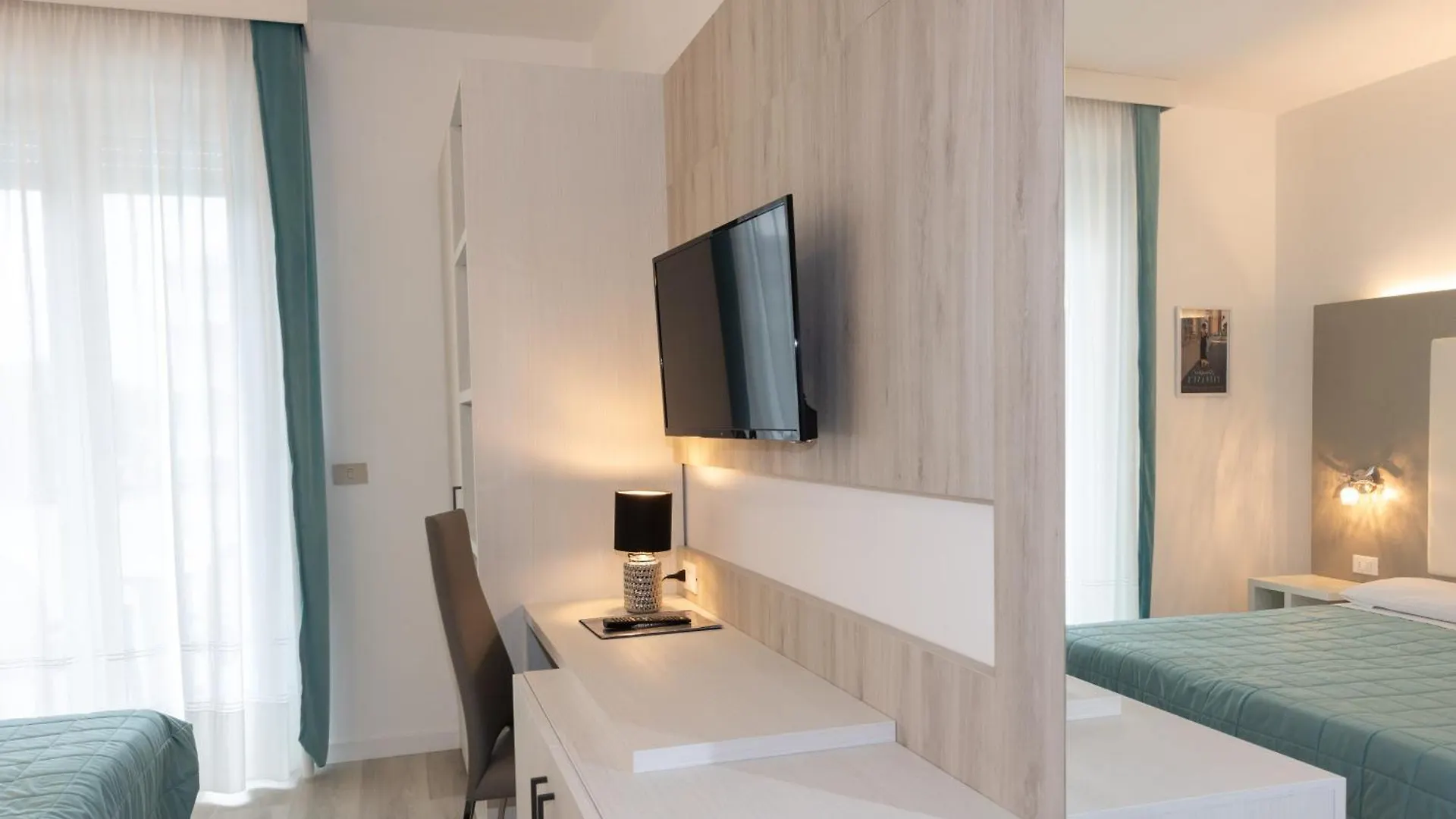 Hotel & Aparthotel Carinthia S 리도 디 예솔로 3*,
